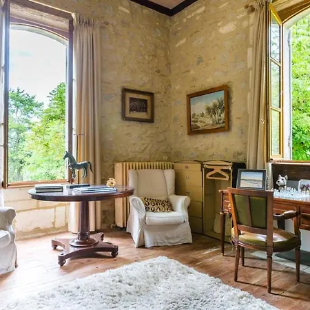 Un Mix Dei Pezzi Migliori Di Un Castello E Una Villa